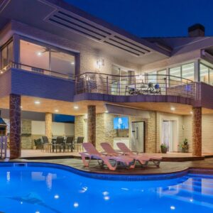 RESERVA: VILLA LUXURY ROCK TIRRI